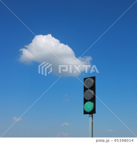 Green traffic light for road works Green traffic light for road works 95398014