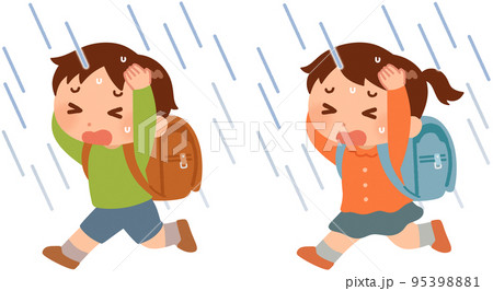 雨の中を走る男の子と女の子 95398881