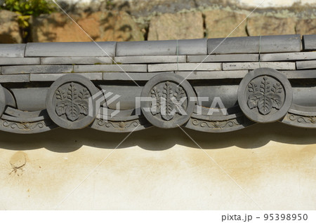 「五七桐」の紋所（岡山城／岡山県岡山市北区） 95398950