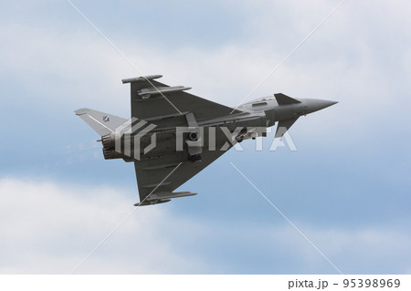 イタリア空軍ユーロファイターEF-2000離陸 イタリア空軍ユーロファイターEF-2000離陸 95398969