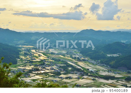 大分県玖珠町 伐株山から望む眺望 水田風景 大分県玖珠町 伐株山から望む眺望 水田風景 95400189