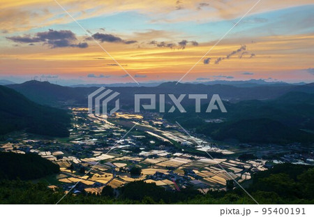 大分県玖珠町 伐株山から望む眺望 水田風景 大分県玖珠町 伐株山から望む眺望 水田風景 95400191