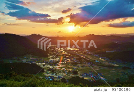 大分県玖珠町 伐株山から望む眺望 水田風景 大分県玖珠町 伐株山から望む眺望 水田風景 95400196