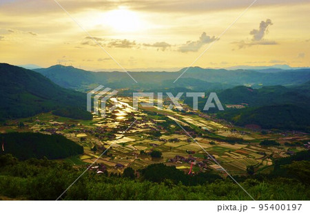 大分県玖珠町 伐株山から望む眺望 水田風景 大分県玖珠町 伐株山から望む眺望 水田風景 95400197