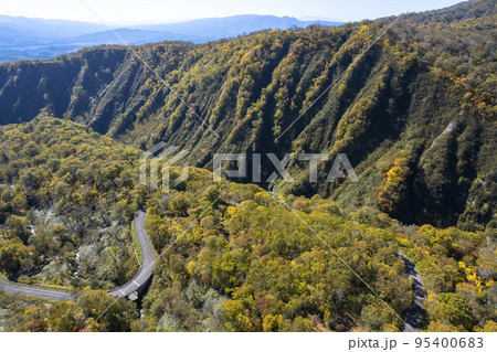 紅葉の秋 ニセコ 新見峠を空撮 紅葉の秋 ニセコ 新見峠を空撮 95400683