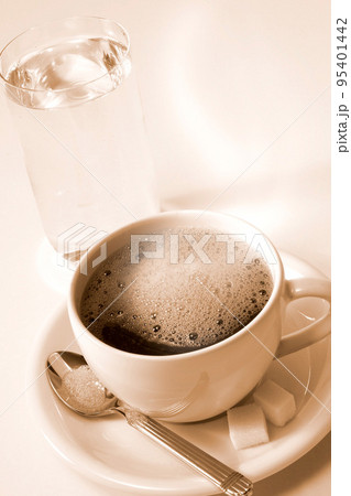 coffee and glas of water 95401442