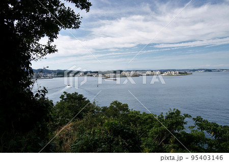 猿島 展望台広場から米海軍横須賀基地を見る 猿島 展望台広場から米海軍横須賀基地を見る 95403146