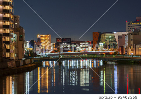 大阪 伯楽橋から千代崎橋方面の夜景 大阪 伯楽橋から千代崎橋方面の夜景 95403569