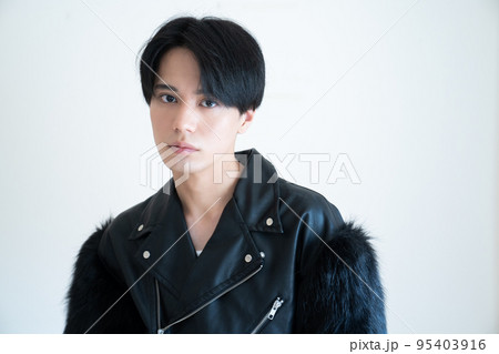 かっこいい男性ファッションポートレート 韓国 アイドル かっこいい男性ファッションポートレート 韓国 アイドル 95403916