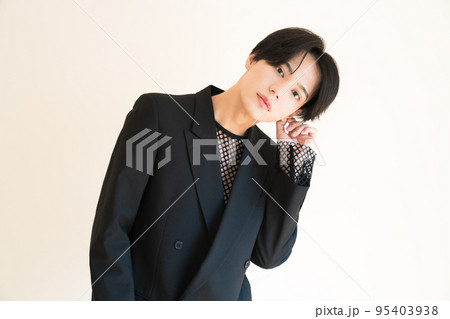 かっこいい男性のファッションポートレート 韓国 韓国アイドル かっこいい男性のファッションポートレート 韓国 韓国アイドル 95403938