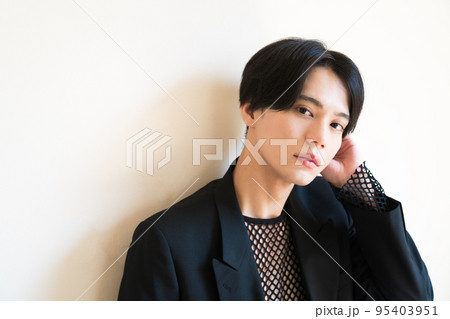 かっこいい男性のファッションポートレート 韓国 韓国アイドル サロモ かっこいい男性のファッションポートレート 韓国 韓国アイドル サロモ 95403951