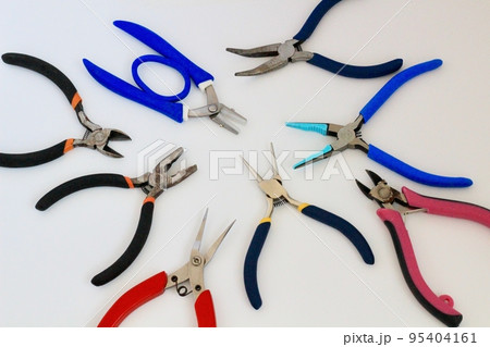 ペンチ、ニッパーなどの工具 いろんな形 ペンチ、ニッパーなどの工具 いろんな形 95404161