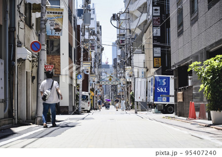 東京都港区の都市風景　芝神明商店街 95407240