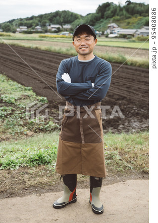 農家の男性・田舎暮らしイメージ 農家の男性・田舎暮らしイメージ 95408086