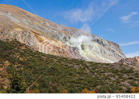 一切経山大穴火口付近の噴気孔 一切経山大穴火口付近の噴気孔 95408422