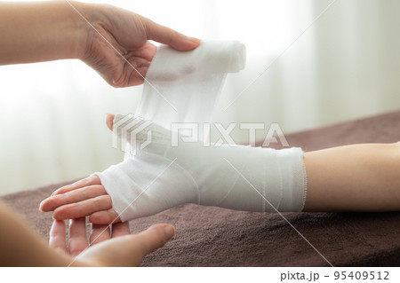 腱鞘炎　ギプス 95409512