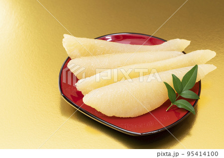 おせち料理その9_赤皿の数の子_背景金 95414100