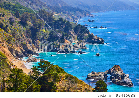 West coast ocean hitting rocky cliffs West coast ocean hitting rocky cliffs 95415638