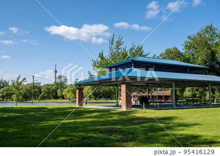 A pavilion in the Toronto Islands Centre Island Park. Toronto, Ontario, Canada. 95416129