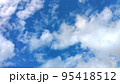 青空と白い雲 95418512