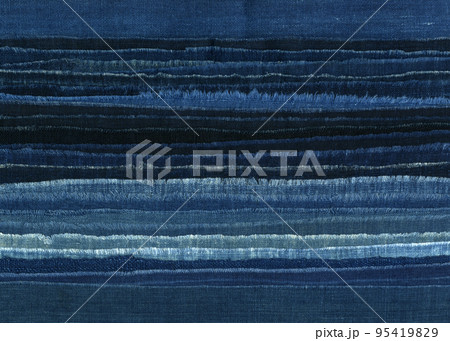年月を重ねたジャパンブルー、藍染めグラデーション	 95419829