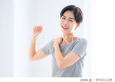 女性　整体　マッサージ　整骨院　指圧 95421139