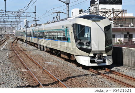 鉄道　私鉄・東武伊勢崎線内　特急リバティ　500系　草加駅を通過 95421621