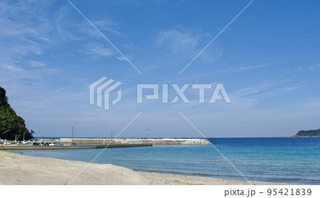 初秋の島根半島四十二浦 千酌浦の風景 初秋の島根半島四十二浦 千酌浦の風景 95421839