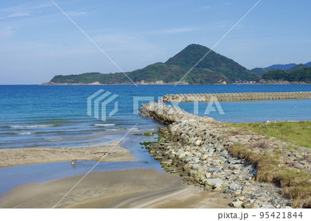 初秋の島根半島四十二浦 千酌浦の風景 初秋の島根半島四十二浦 千酌浦の風景 95421844
