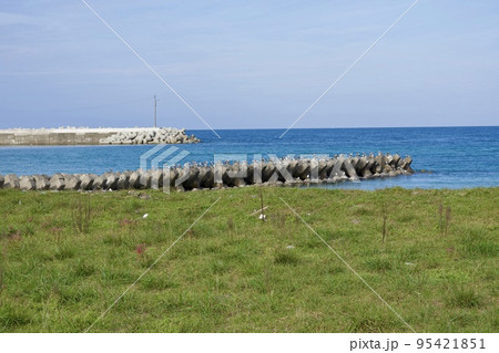 初秋の島根半島四十二浦　千酌浦の風景 95421851