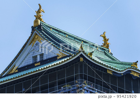 大阪城天守閣 金のしゃちほこが見えるの写真素材 [95421920] - PIXTA