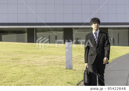 男性ポートレート ビジネスマンイメージ 男性ポートレート ビジネスマンイメージ 95422648