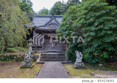 高杉神社（孝霊天皇宮）拝殿　鳥取県西伯郡大山町宮内 95423693