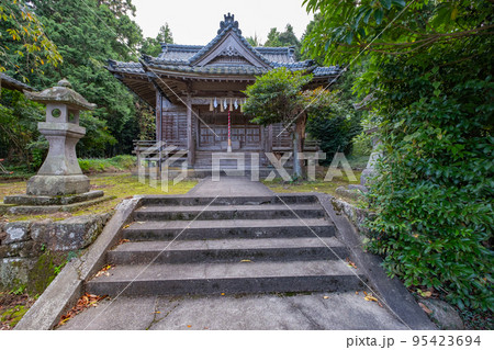 高杉神社(孝霊天皇宮)拝殿 鳥取県西伯郡大山町宮内 高杉神社(孝霊天皇宮)拝殿 鳥取県西伯郡大山町宮内 95423694