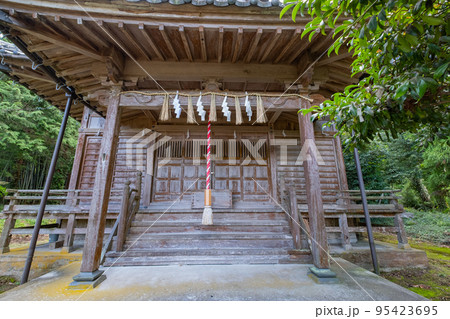 高杉神社（孝霊天皇宮）拝殿　鳥取県西伯郡大山町宮内 95423695