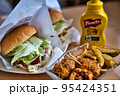 ハンバーガー　ジャンクフード 95424351