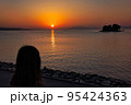 宍道湖沿い　夕日　夕暮　湖面 95424363