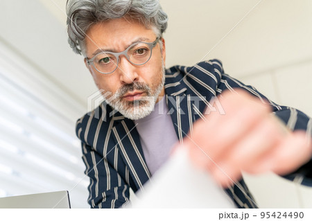 渋い 一級建築士 英国紳士 エレガントな佇まい 作図 渋い 一級建築士 英国紳士 エレガントな佇まい 作図 95424490