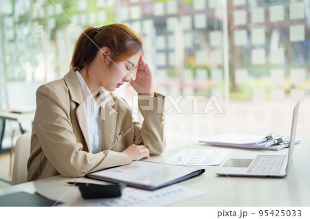 Burnout Syndrome. Portrait of Asian Business Woman feels uncomfortable working. Which is caused by stress, accumulated from unsuccessful work And less resting body. Consult a specialist psychiatrist Burnout Syndrome. Portrait of Asian Business Woman feels uncomfortable working. Which is caused by stress, accumulated from unsuccessful work And less resting body. Consult a specialist psychiatrist 95425033