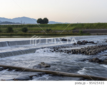早朝の大和川自然浄化施設の風景 早朝の大和川自然浄化施設の風景 95425435