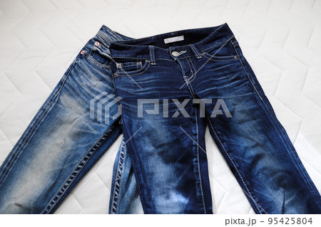 デニムパンツ　ジーパン 95425804