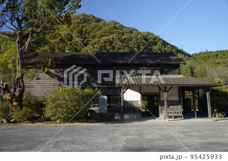 鹿児島県のJR嘉例川駅の風景。 鹿児島県のJR嘉例川駅の風景。 95425933
