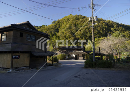 鹿児島県のJR嘉例川駅の風景。 鹿児島県のJR嘉例川駅の風景。 95425955
