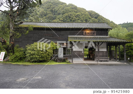 鹿児島県のJR嘉例川駅の風景。 鹿児島県のJR嘉例川駅の風景。 95425980