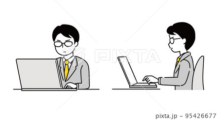 パソコンを操作する眼鏡のビジネスマン 95426677