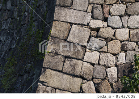 古い石垣【大阪城公園】 古い石垣【大阪城公園】 95427008