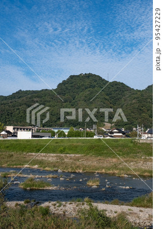 鬼住山と日野川　鳥取県西伯郡伯耆町 95427229