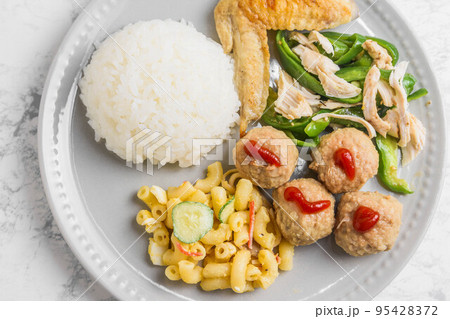 チキンランチ 95428372