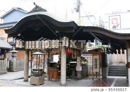大阪府大阪市中央区難波にある「法善寺」 大阪府大阪市中央区難波にある「法善寺」 95430027