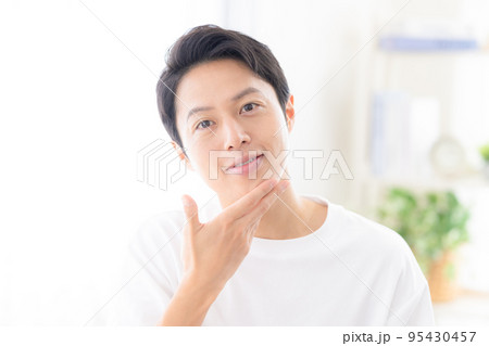 ビューティーイメージ　ミドル男性 95430457